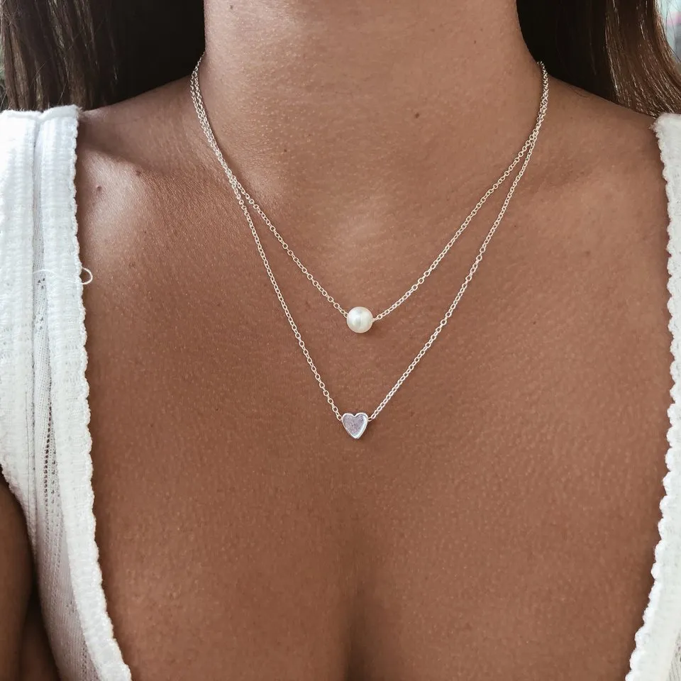 Elegant hjertehalskæde i sølv og perler