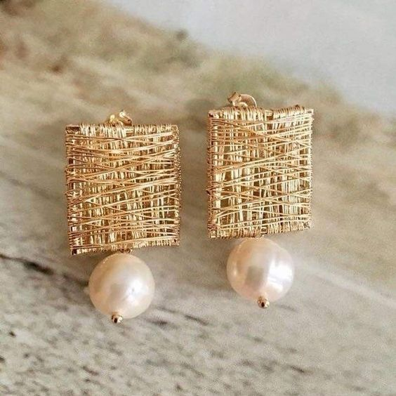 Vintage øreringe med gyldne tråde og perler