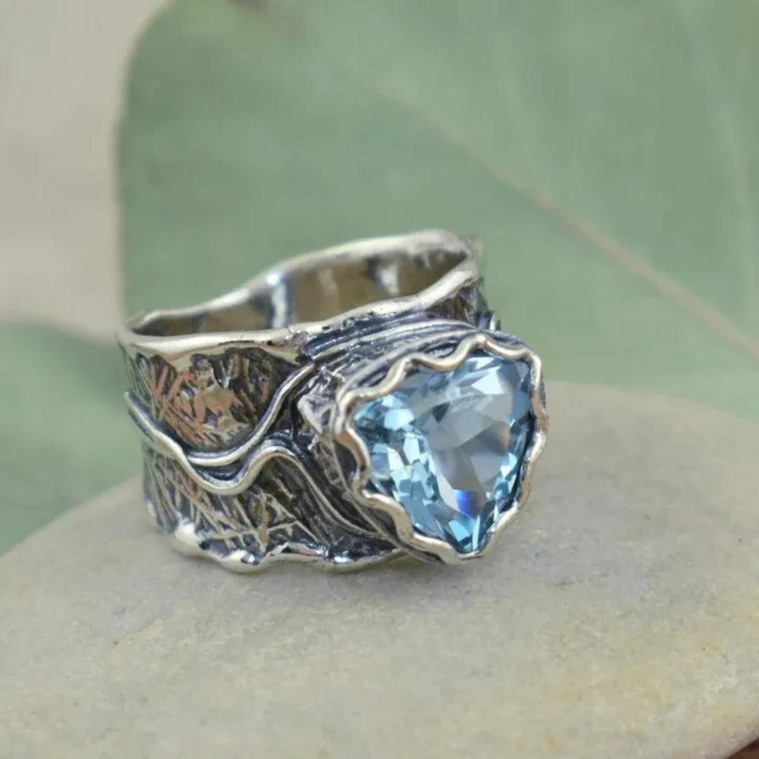 Vintage ring med blå krystalindlæg