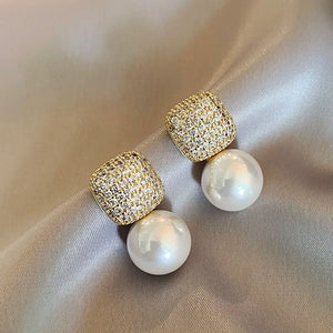 Skinnende øreringe med elegante perler