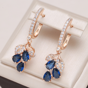 Elegante øreringe med blå zirkonia i guld
