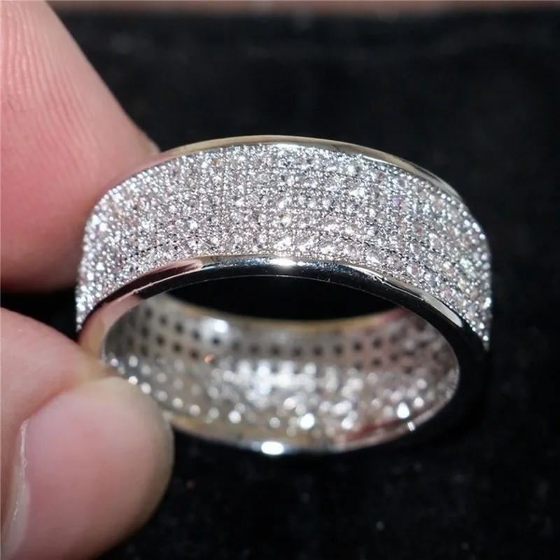 Skinnende ring i vintage sølv