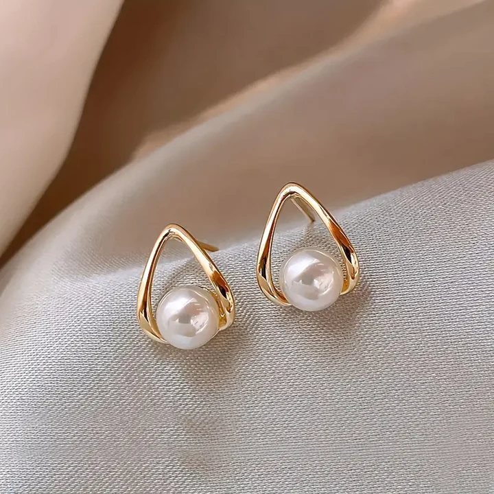 Hule trekantede øreringe med elegante perler