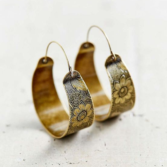 Vintage øreringe i guld med marguerit