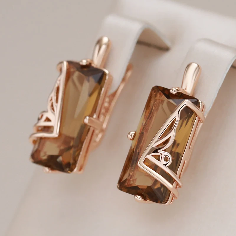 Elegante rektangulære øreringe i gyldenbrun krystal