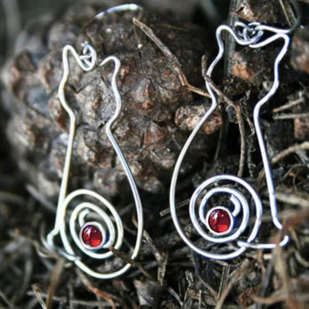 Spiral Cat øreringe med røde zirkonia i sterling sølv