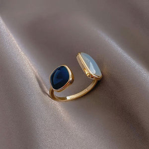 Justerbar balance ring i opal og guld