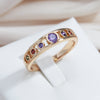 Elegant forgyldt ring med lilla krystalindlæg