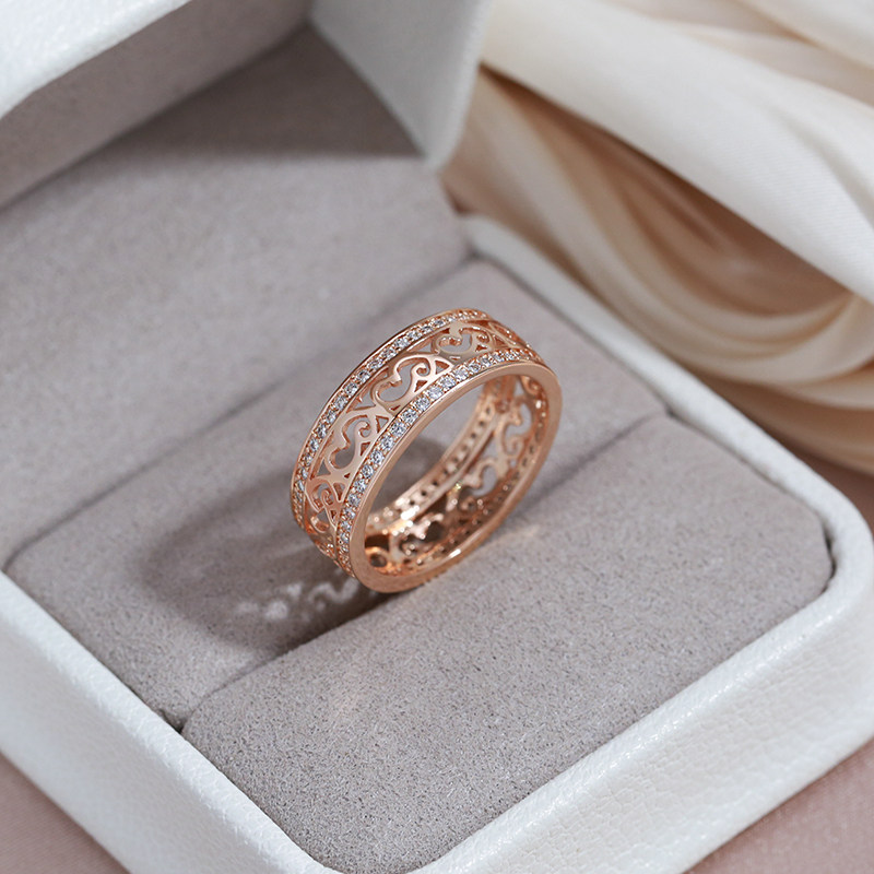 Elegant ring i guld med fortryllet skov