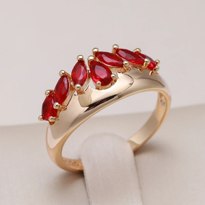Elegant ring med røde krystaller